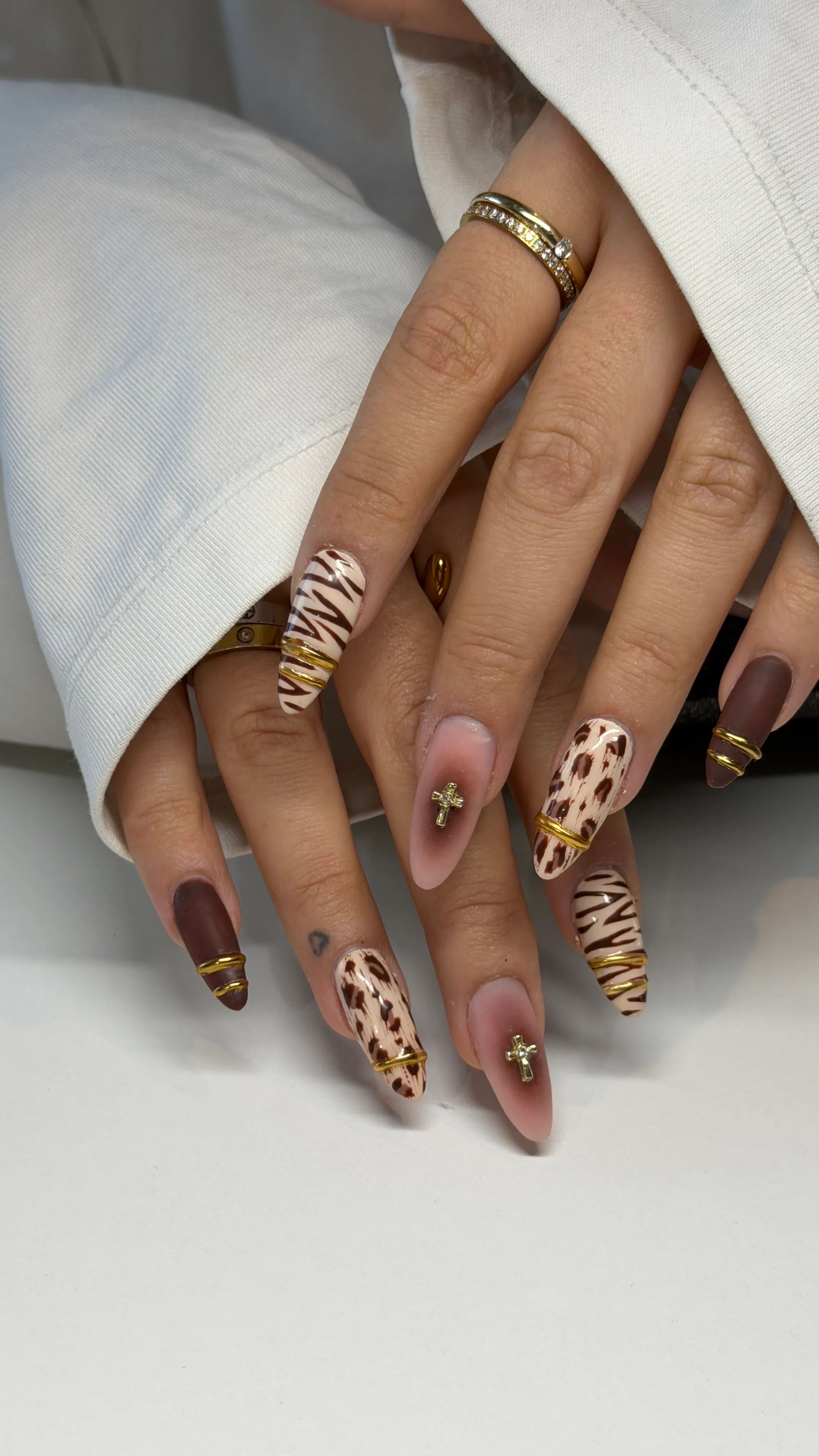 Nail Art mit Tiger- und Leomuster in Braun und Beige